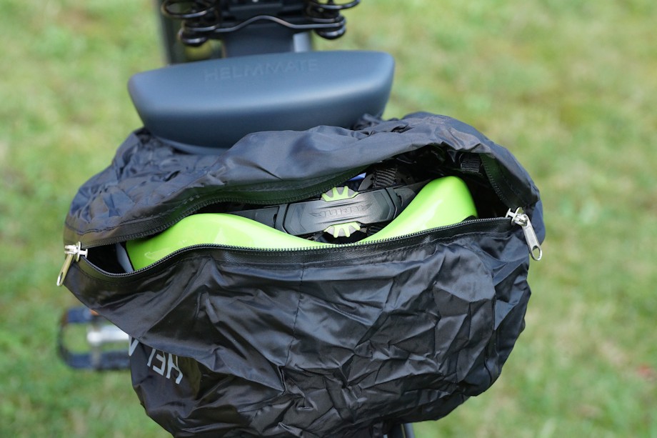 Fahrradhelm in Helmmate eingepackt