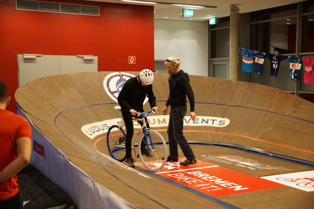 Kleine Bahn im Eingangsbereich Sixdays