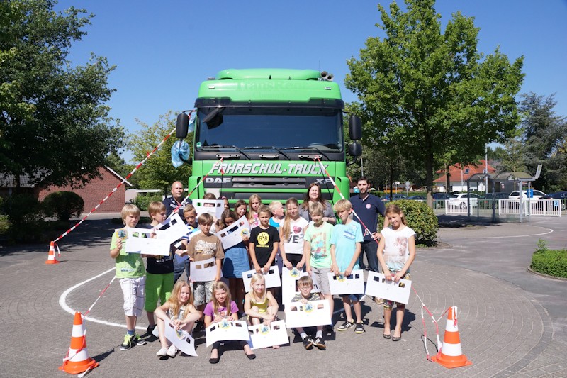 Gruppenfoto beim Projekt Toter Winkel vom Round Table Ammerland