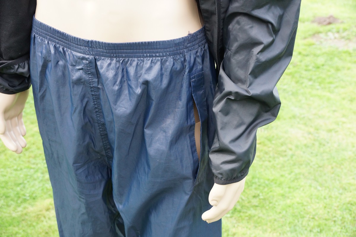 Überhose als Regenhose mit Schlitz für die Hosentasche